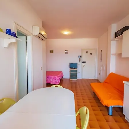 Einzimmerwohnung Im 2 Stock Mit Meerblick, Parkplatz Und Klimaanlage شقة *