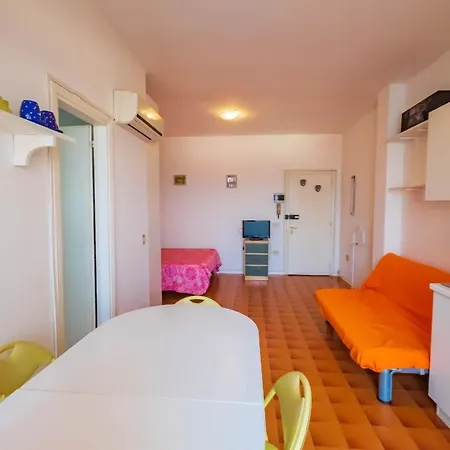 Einzimmerwohnung Im 2 Stock Mit Meerblick, Parkplatz Und Klimaanlage * Lido delle Nazioni