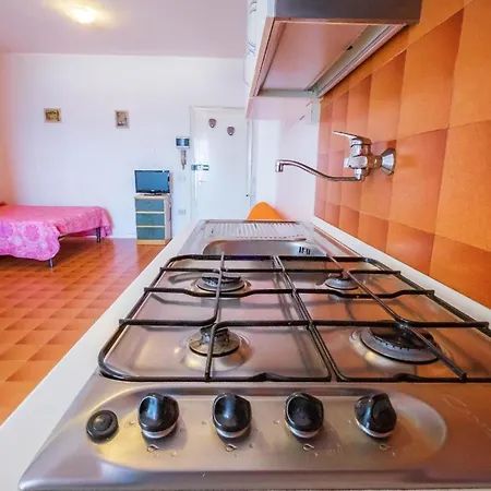 Einzimmerwohnung Im 2 Stock Mit Meerblick, Parkplatz Und Klimaanlage Apartment *