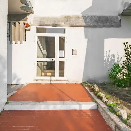 Einzimmerwohnung Im 2 Stock Mit Meerblick, Parkplatz Und Klimaanlage