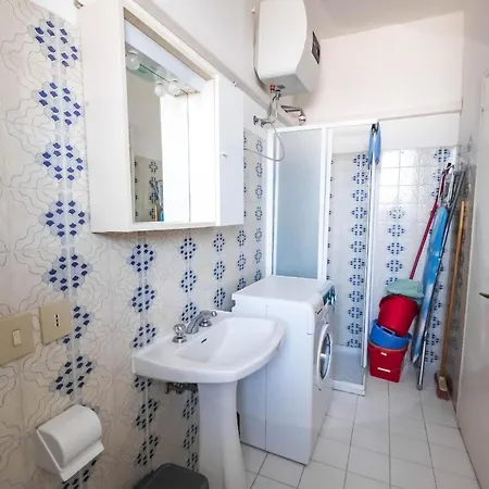 Apartman Einzimmerwohnung Im 2 Stock Mit Meerblick, Parkplatz Und Klimaanlage *