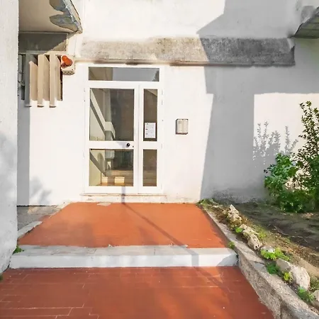 Einzimmerwohnung Im 2 Stock Mit Meerblick, Parkplatz Und Klimaanlage Apartment